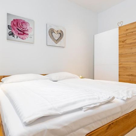 Budget Rooms West With Shared Kitchen Wien Eksteriør billede