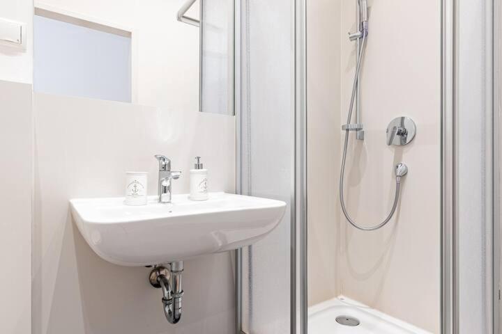 Budget Rooms West With Shared Kitchen Wien Eksteriør billede