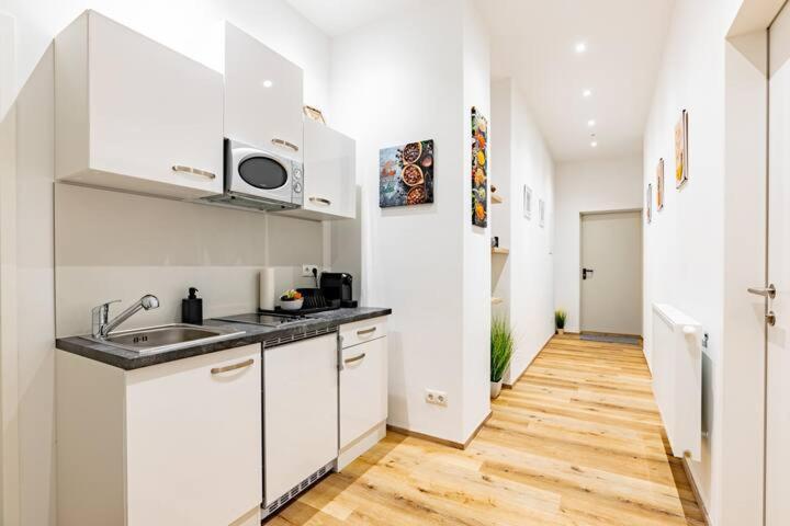 Budget Rooms West With Shared Kitchen Wien Eksteriør billede