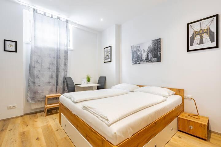 Budget Rooms West With Shared Kitchen Wien Eksteriør billede