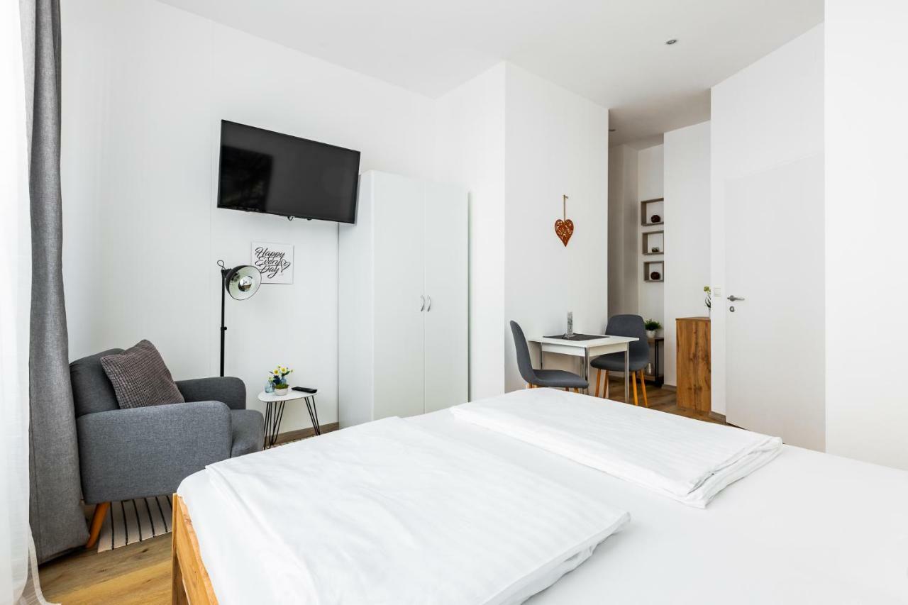 Budget Rooms West With Shared Kitchen Wien Eksteriør billede